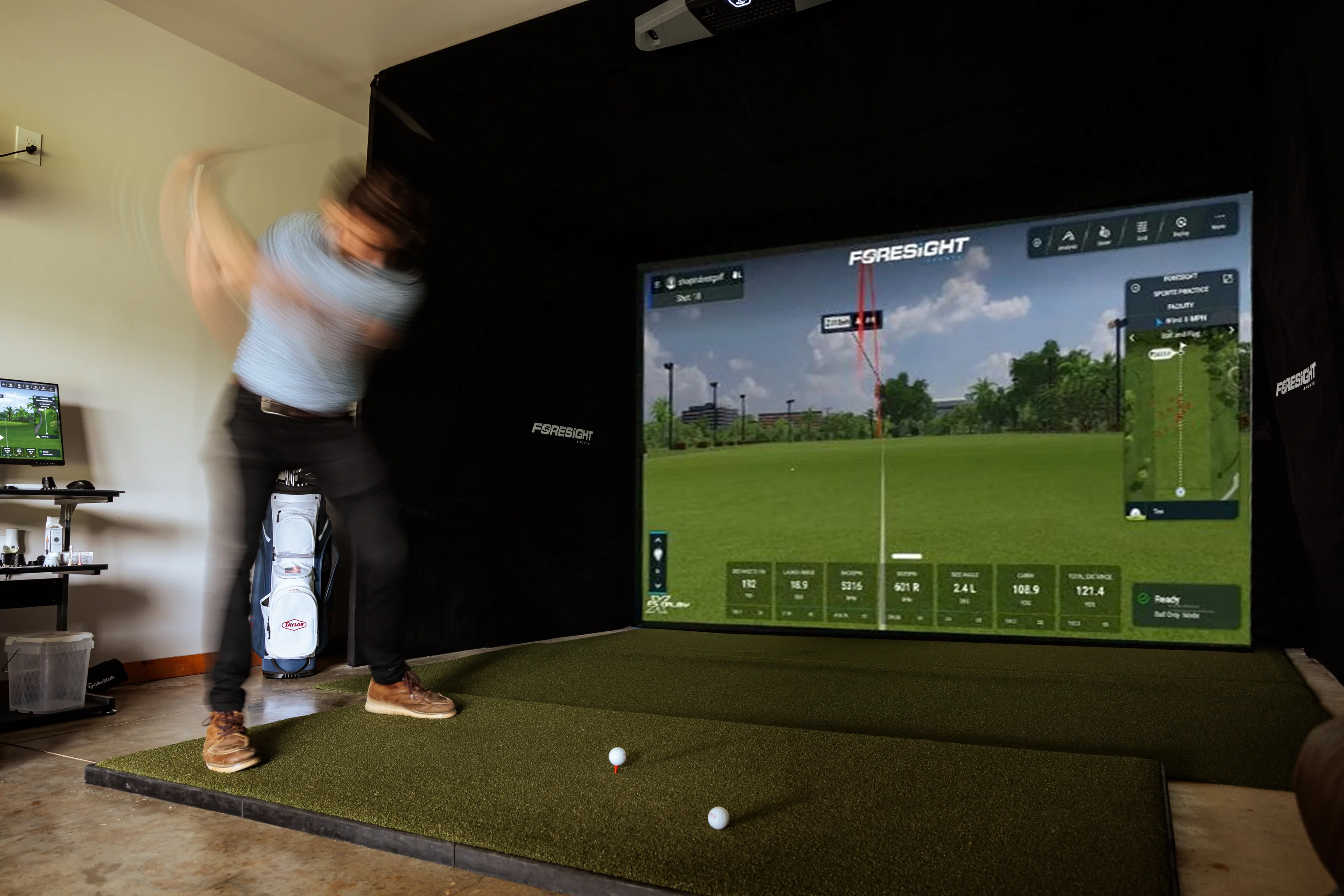 Indoor golf simulator at Quail Ridge